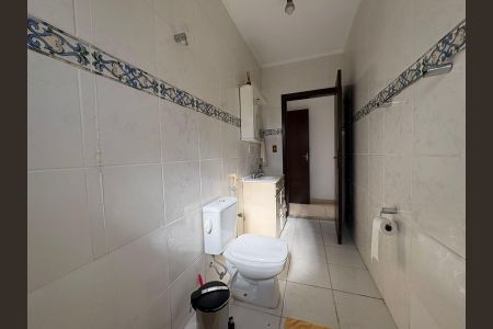 Casa à venda com 410m², 3 quartos e 2 vagasFundos- salão de festas 
