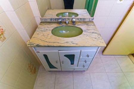 Apartamento à venda com 72m², 2 quartos e 1 vaga Apartamento à venda com 72m², 2 quartos e 1 vagaBanheiro Social