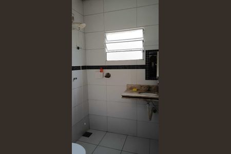 Banheiro de casa de condomínio para alugar com 3 quartos, 140m² em Residencial Real Park Sumaré, Sumaré