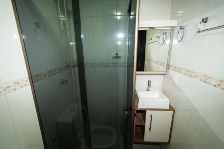 Banheiro de apartamento para alugar com 1 quarto, 46m² em Vila Ipiranga, Porto Alegre