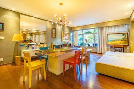 Apartamento à venda com 240m², 4 quartos e 3 vagas