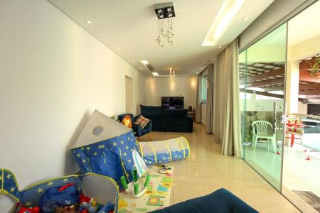 Casa à venda com 4 quartos, 320m² em Novo Eldorado, Contagem