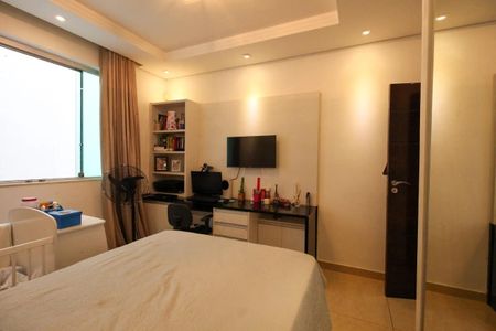 Casa à venda com 4 quartos, 320m² em Novo Eldorado, Contagem