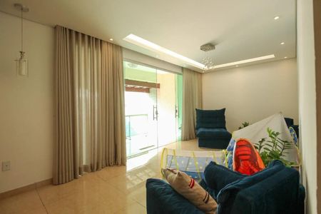 Casa à venda com 4 quartos, 320m² em Novo Eldorado, Contagem