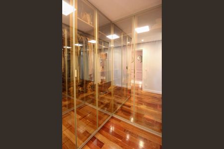 Apartamento para alugar com 200m², 4 quartos e 3 vagas Apartamento para alugar com 200m², 4 quartos e 3 vagasCloset Suíte 3
