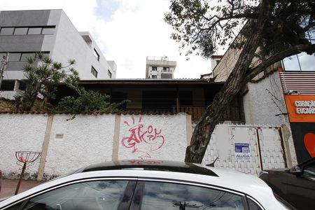 Casa para alugar com 250m², 4 quartos e 3 vagasFachada