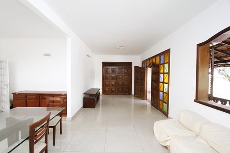 Casa para alugar com 250m², 4 quartos e 3 vagasSala