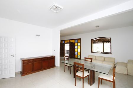 Casa para alugar com 250m², 4 quartos e 3 vagasSala