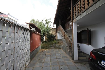 Casa para alugar com 250m², 4 quartos e 3 vagasEntrada