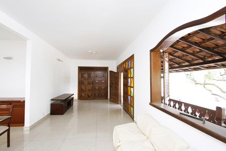 Casa para alugar com 250m², 4 quartos e 3 vagasSala