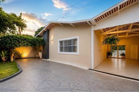 Casa de condomínio para alugar com 600m², 5 quartos e 4 vagas Casa de condomínio para alugar com 600m², 5 quartos e 4 vagasFachada