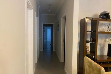 Casa de condomínio para alugar com 600m², 5 quartos e 4 vagas Casa de condomínio para alugar com 600m², 5 quartos e 4 vagasCorredor