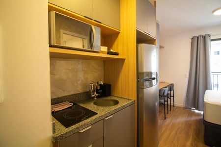 Cozinha de apartamento para alugar com 1 quarto, 24m² em Cidade Monções, São Paulo