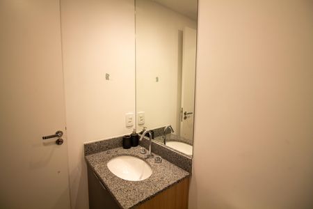 Banheiro de apartamento para alugar com 1 quarto, 24m² em Cidade Monções, São Paulo