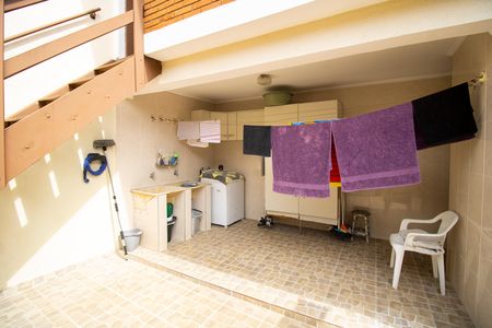 Casa à venda com 224m², 3 quartos e 6 vagas Casa à venda com 224m², 3 quartos e 6 vagasÁrea de Serviço