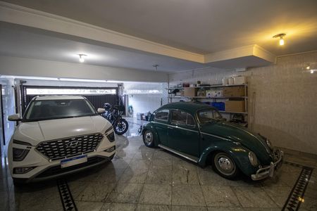 Casa à venda com 224m², 3 quartos e 6 vagas Casa à venda com 224m², 3 quartos e 6 vagasGaragem