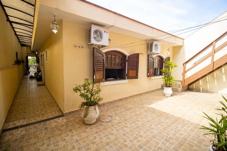Casa à venda com 224m², 3 quartos e 6 vagas Casa à venda com 224m², 3 quartos e 6 vagasQuintal