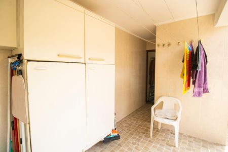 Casa à venda com 224m², 3 quartos e 6 vagas Casa à venda com 224m², 3 quartos e 6 vagasÁrea de Serviço