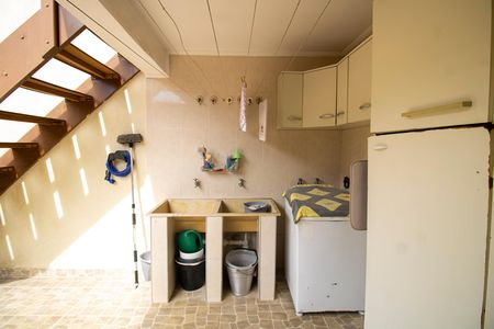 Casa à venda com 224m², 3 quartos e 6 vagas Casa à venda com 224m², 3 quartos e 6 vagasÁrea de Serviço
