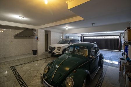 Casa à venda com 224m², 3 quartos e 6 vagas Casa à venda com 224m², 3 quartos e 6 vagasGaragem