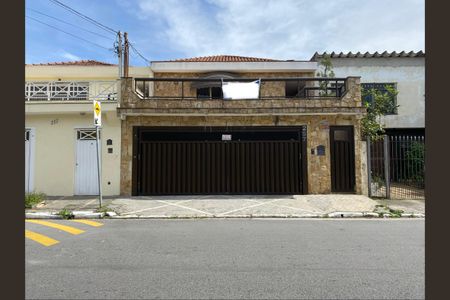 Casa à venda com 224m², 3 quartos e 6 vagas Casa à venda com 224m², 3 quartos e 6 vagasFachada