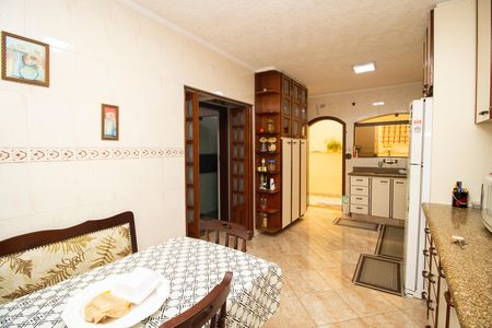 Casa à venda com 224m², 3 quartos e 6 vagas Casa à venda com 224m², 3 quartos e 6 vagasCozinha