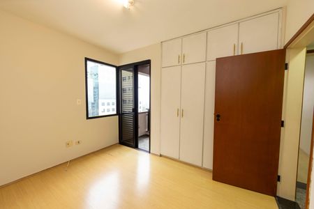 Apartamento à venda com 160m², 4 quartos e 2 vagasQuarto 2