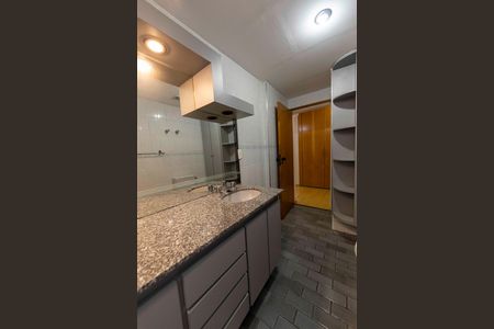 Apartamento à venda com 160m², 4 quartos e 2 vagasBanheiro da suite