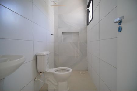 Casa à venda com 58m², 3 quartos e 2 vagasBanheiro