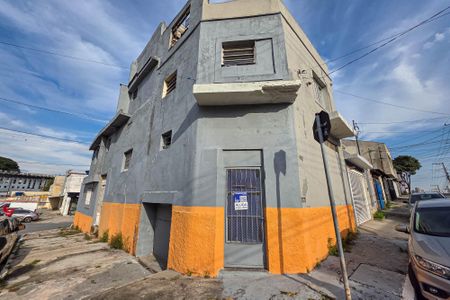 Casa para alugar com 200m², 2 quartos e 1 vaga Casa para alugar com 200m², 2 quartos e 1 vagaFachada