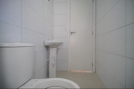 Casa à venda com 58m², 3 quartos e 2 vagasBanheiro social