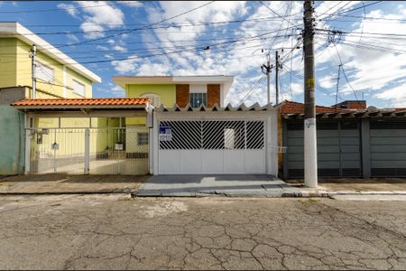 Casa à venda com 180m², 3 quartos e 2 vagas Casa à venda com 180m², 3 quartos e 2 vagasFachada