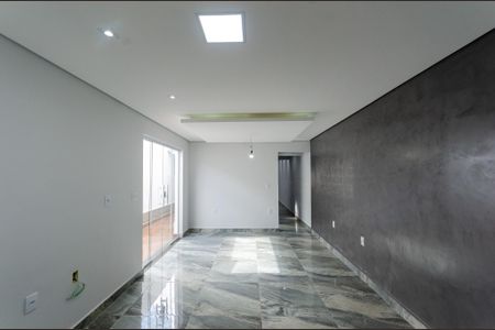 Casa à venda com 180m², 3 quartos e 2 vagas Casa à venda com 180m², 3 quartos e 2 vagasCozinha