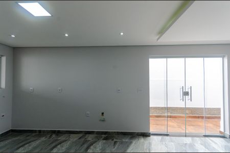Casa à venda com 180m², 3 quartos e 2 vagas Casa à venda com 180m², 3 quartos e 2 vagasCozinha