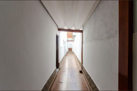 Casa à venda com 180m², 3 quartos e 2 vagas Casa à venda com 180m², 3 quartos e 2 vagasCorredor externo