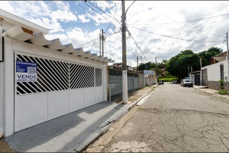 Casa à venda com 180m², 3 quartos e 2 vagas Casa à venda com 180m², 3 quartos e 2 vagasFachada
