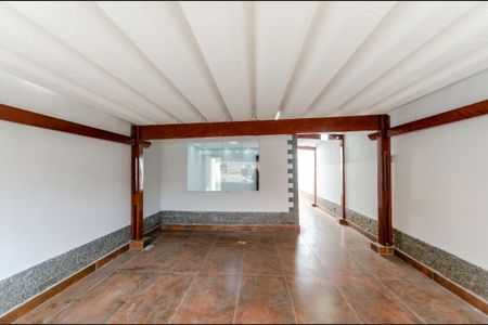 Casa à venda com 180m², 3 quartos e 2 vagas Casa à venda com 180m², 3 quartos e 2 vagasGaragem