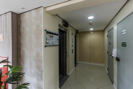 Apartamento à venda com 68m², 2 quartos e 2 vagas Apartamento à venda com 68m², 2 quartos e 2 vagasHall social