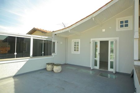 Casa à venda com 236m², 5 quartos e 2 vagasVaranda da Suíte 