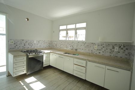 Casa à venda com 236m², 5 quartos e 2 vagasCozinha 