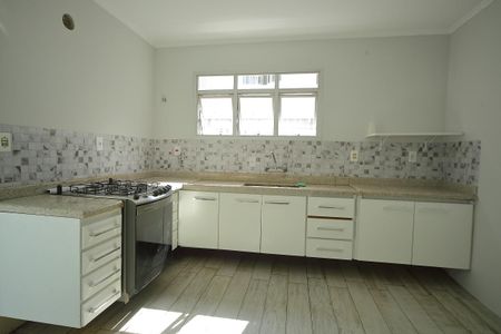 Casa à venda com 236m², 5 quartos e 2 vagasCozinha 