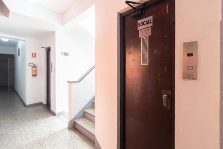 Apartamento para alugar com 49m², 1 quarto e sem vagaElevador