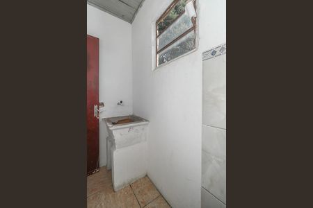 Banheiro de apartamento para alugar com 1 quarto, 30m² em Costa E Silva, Porto Alegre