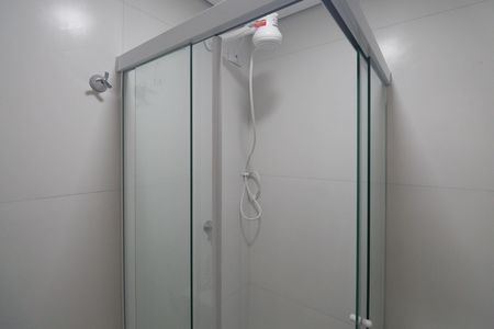 Banheiro de kitnet/studio à venda com 1 quarto, 24m² em Vila Mazzei, São Paulo