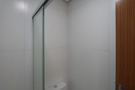 Banheiro de kitnet/studio à venda com 1 quarto, 24m² em Vila Mazzei, São Paulo