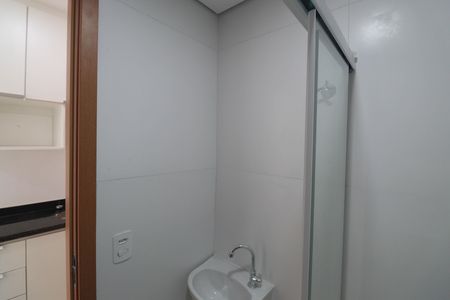 Banheiro de kitnet/studio à venda com 1 quarto, 24m² em Vila Mazzei, São Paulo