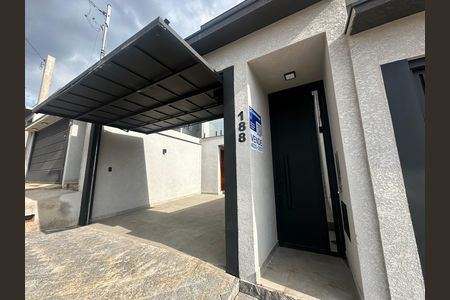 Casa de condomínio à venda com 171m², 3 quartos e 2 vagasFachada