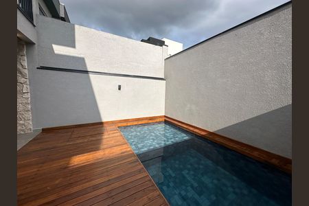 Casa de condomínio à venda com 171m², 3 quartos e 2 vagasPiscina