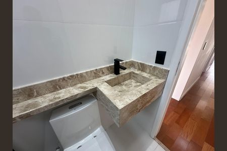 Casa de condomínio à venda com 171m², 3 quartos e 2 vagasBanheiro