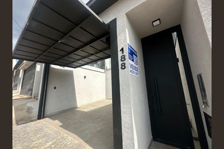 Casa de condomínio à venda com 171m², 3 quartos e 2 vagasFachada
